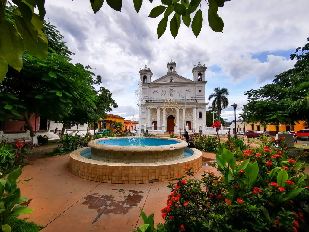 Private Tour Cihuatán Suchitoto El Salvador.