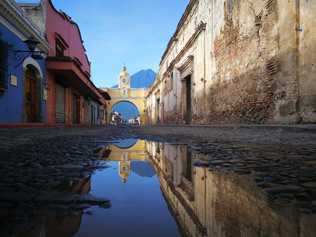 Antigua Guatemala calles coloniales y volcanes La Ruta Travels