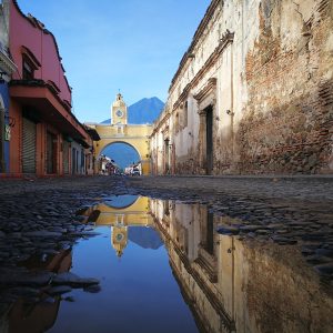 Antigua Guatemala calles coloniales y volcanes La Ruta Travels